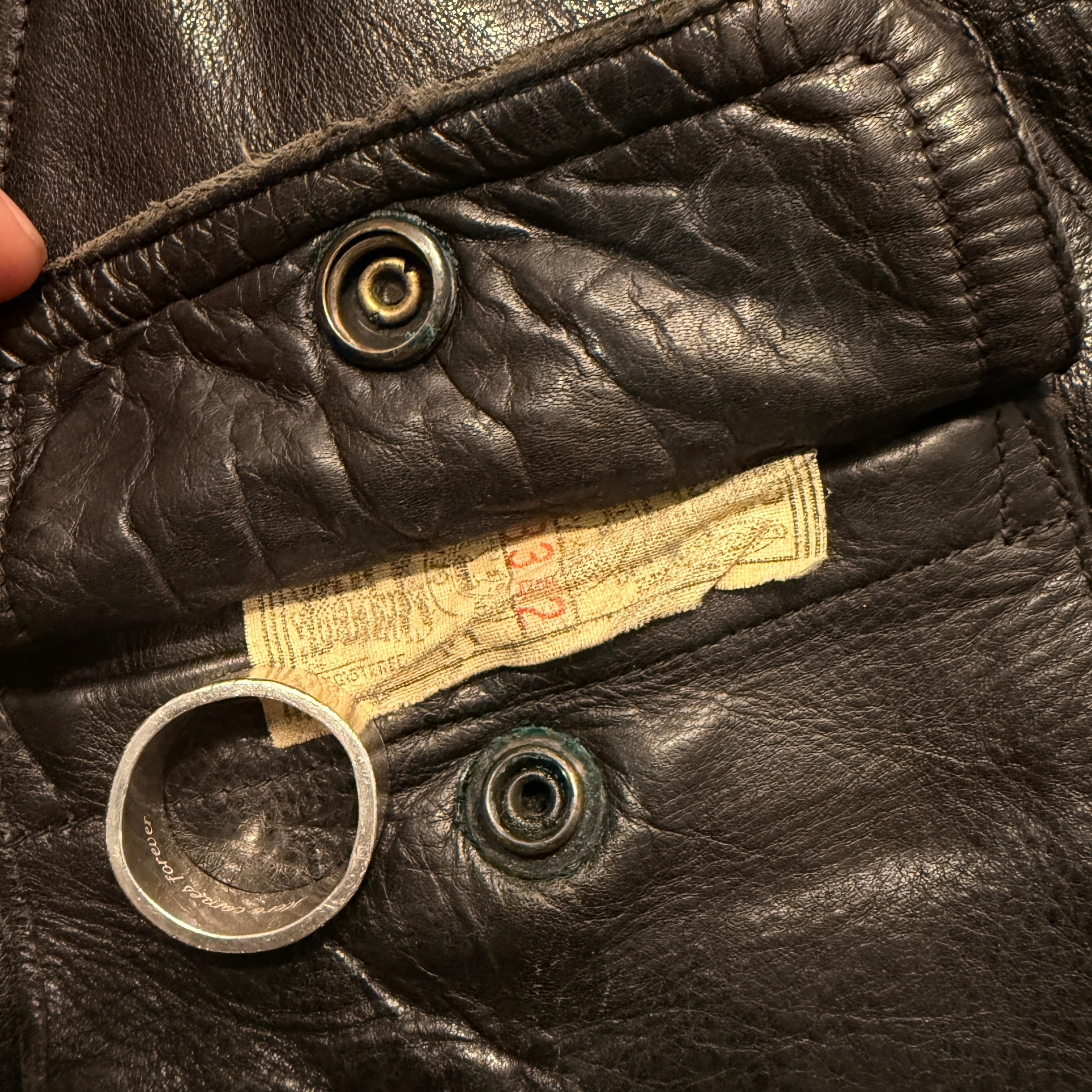 1940S–EARLY 1950S D-POCKET STEERHIDE MOTORCYCLE JACKET CIRCA LATE 1940S