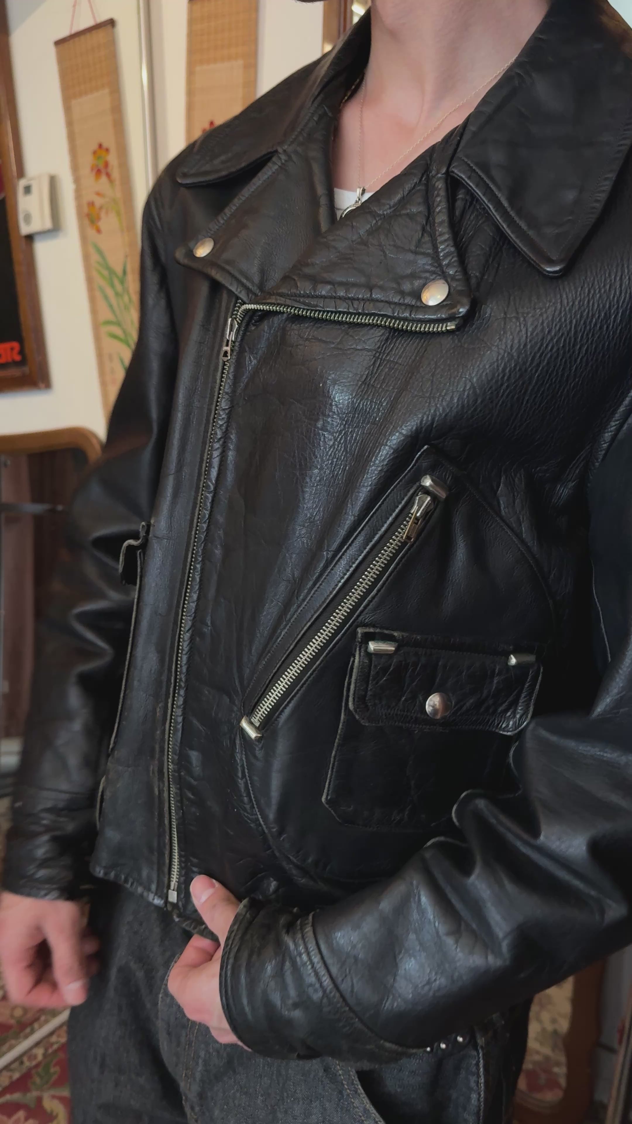 1940S–EARLY 1950S D-POCKET STEERHIDE MOTORCYCLE JACKET CIRCA LATE 1940S